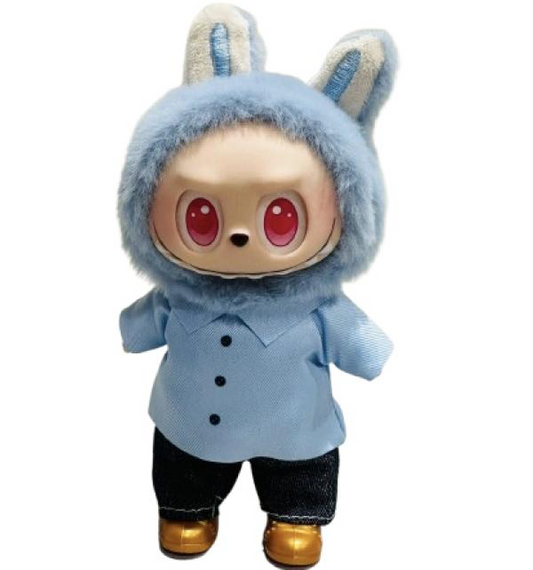 FIGURA LABUBU DE PIE CELESTE, CAMISA Y JEANS