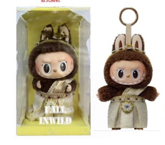 FIGURA LABUBU DE PIE CAFE CON TRAJE Y PERLAS
