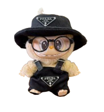 ROPA PARA LABUBU ROPA SOMBRERO Y LENTES PRADA (NO INCLUYE MUÑECO)